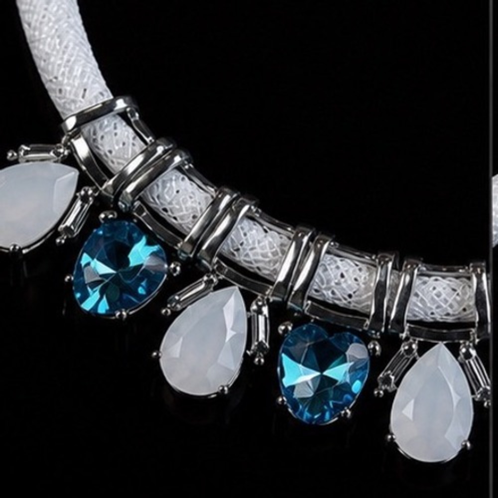 White Mesh Bib Necklace Blue White Teardrop Crystal Silver Tone Statement Collar - Picture 3 of 8